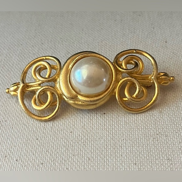 Vintage Gold-Tone Filigree Brooch with Faux Pearl Center - Picture 1 of 4